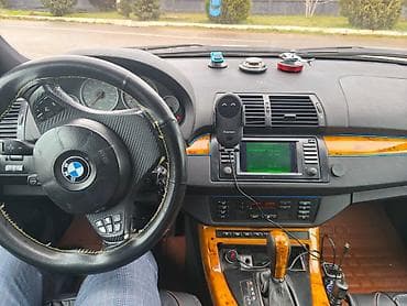 bmw surətlər qutusu: BMW X5: 4.8 l | Ofrouder/SUV — 1