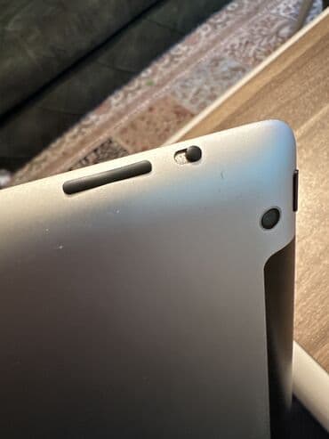 ipad 9 ikinci el: Tam işlək ipad 4 . Sağ yuxarı küncündə sınıq var. İşləməyinə problem — 7