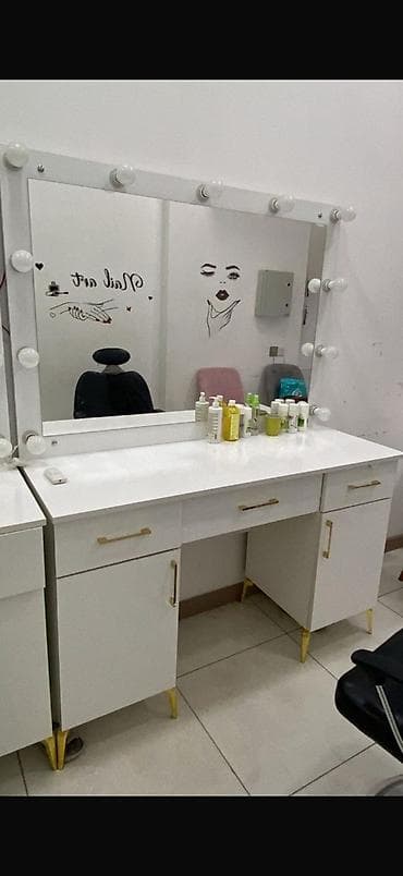 termo sumqayit: İşlənmiş, Makiyaj üçün masa, Güzgülü — 1