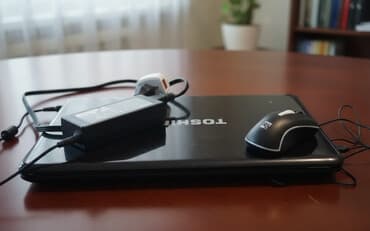 video qeydiyyatçı avtomobil: Toshiba noutbuk – tam işlək vəziyyətdə, gündəlik istifadə üçün hazır — 1