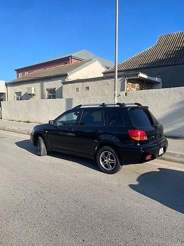 mitsubişi l 200: Mitsubishi Outlander, qara rəng, 5 qapılı krossover/SUV — 4