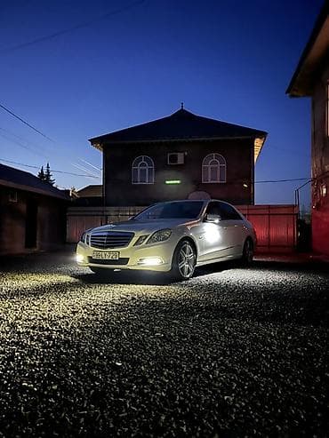 mercedes pompa: Mercedes-Benz E-Class: 2.1 l | 2010 il Sedan — 4