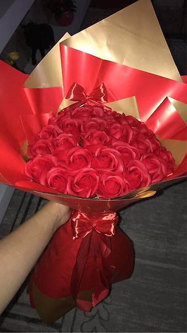 Süni güllər: Qırmızı və çəhrayı qızılgül buketləri – dekorativ kompozisiyalar - — 2