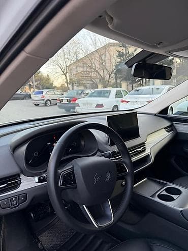 Продажа авто: Elektrik sedan – Hongqi E-QM5 - Kuzov: aerodinamik xəttlərə malik ağ — 5