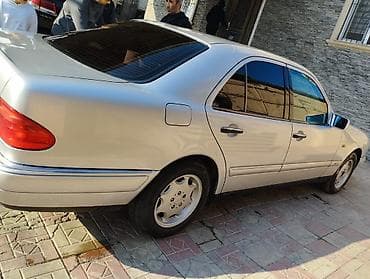 masım: Mercedes-Benz E 200: 2.5 l | 1997 il Sedan — 8