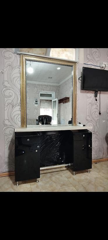 salon dolab: Salon güzgüsü mebeli ilə birlikdə 
Yaxşı vəziyyətdədir — 2
