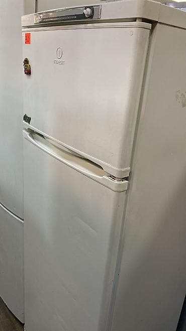 2 qapılı Indesit Soyuducu Satılır, rəng - Ağ