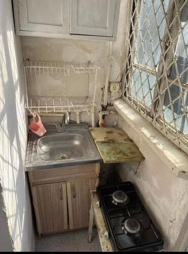 naximov kucesi: İcərişəhər metrosunan 300 m. məsafədə, Abdulla Şaiq 5 kücəsində — 2