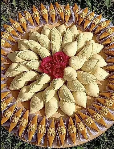 decor up qaymaq harda satilir: Şirniyyat assortimenti: - Bakı paxlavası və Türk paxlavasi: Hər dilim — 7