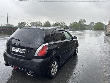 qubada ucuz avtomabiller: Kia Rio: 1.4 l | 2006 il Hetçbek — 4