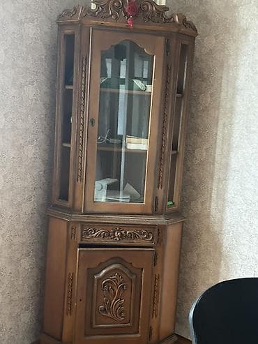 Şüşəli dolab vitrini