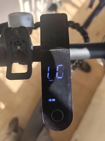 Skuter problemsizdir Max sürəti 35km yürüş məsafəsi 25-35km/saat madel