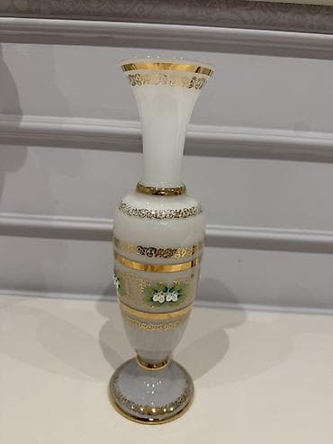 Vazalar: Bir vaza, Keramika — 1