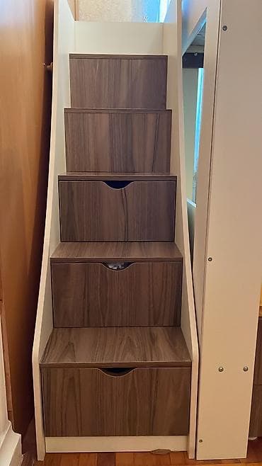 İki ( 2 )mərtəbəli çarpayı satılır. 800 AZN-ə alınıb.Dəyərinən çoox — 2