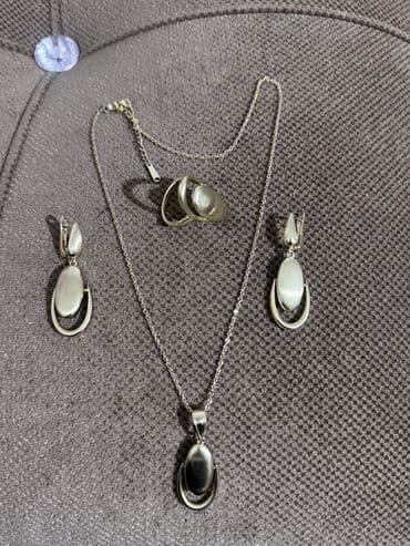 Dəstə daxildir: Üzük, Gümüş lalafo.az -da Dəstə daxildir: Üzük, Gümüş