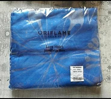 is cekmesi: Oriflame brendinə məxsus bu şarf tünd bənövşəyi və parlaq mavi — 4