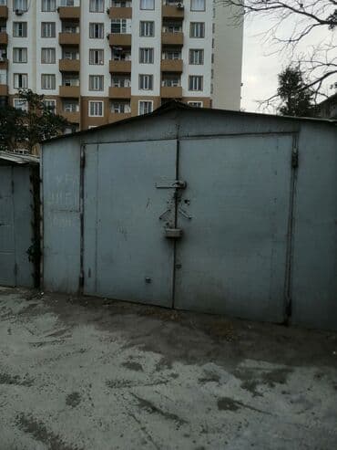 Sumqayıt 10 mkr. Qaraj satilir hündürlüyü 2.10 Eni 4 metr uzunluğu 6