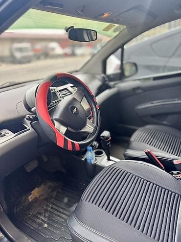 sur ron: Chevrolet Spark LS, qara rəngli, şəhər üçün kompakt hetçbek. Texniki — 5