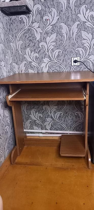 Kompüter masası, İşlənmiş, Taxta