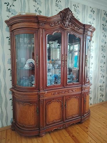 Klassik üslubda vitrin-kredens - Material: Təbii ağac karkas — 2