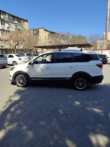 fiat doblo ölüxana: BAIC M60 miniven/SUV - Kuzov: ağ rəngli, qara dekor elementləri, dam — 6