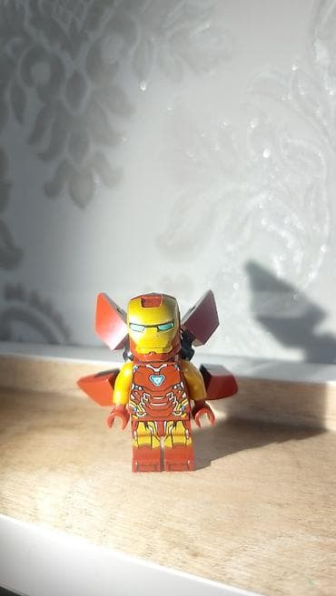 LEGO üslubunda Iron Man minifiquru - Detallı çap: sinə hissəsində — 2