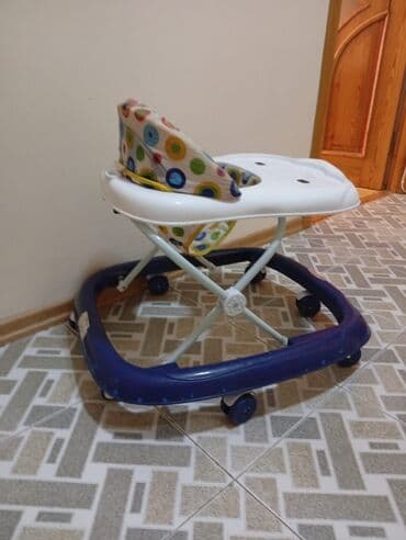 uwaq: Mavi rəngdə uşaq gəzdiricisi. Gəzdirici tənzimlənən hündürlüyə — 2