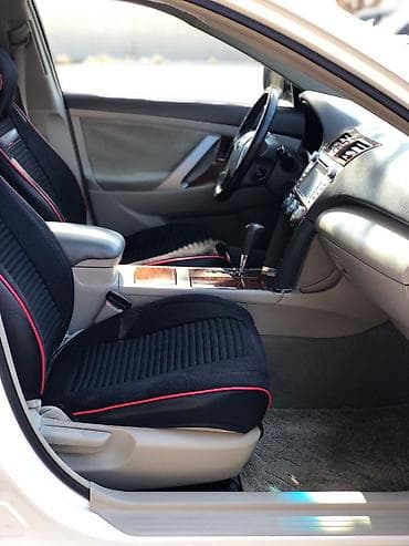 oka satisi: Toyota Camry (XV40) – ağ rəngli sedan. Xarici xüsusiyyətlər: - GLX — 8