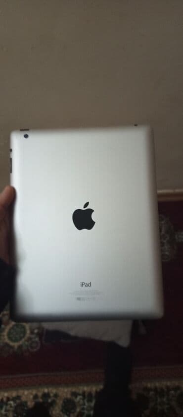 ddr2 plata: Apple iPad planşet - Korpus: gümüş alüminium arxa panel, qara ön — 1