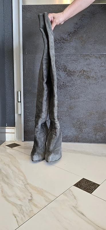 yarım boğaz çəkmə: Dizdən yuxarı boz rəngli Pinko qadın çəkmələri. Bu çəkmələr dəridən — 1