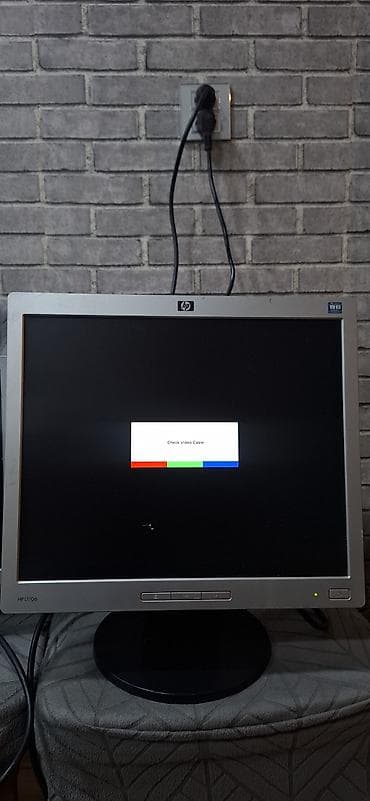 ccit planset: HP L1706 LCD monitor - Ekran: 17 düym, kvadrat (5:4) format - Panel — 2