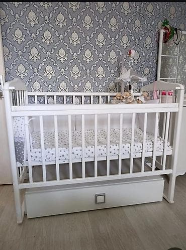 Oğlan və qız üçün, Dördbucaq, Beşik, Dəst ilə, Matras ilə, Yellənmə mexanizmsiz