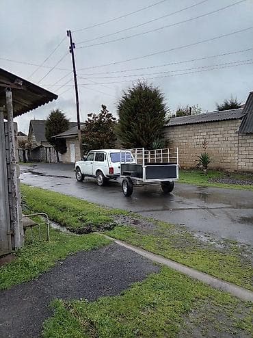 lapeti: Qoşqular – möhkəm metal karkas və taxta döşəmə ilə. Xüsusiyyətlər: - — 8