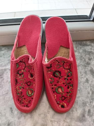 nazik qizil sepler: Qış üçün təzə geyinilməmiş yun ev domaşniki — 3