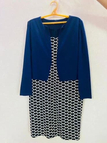 qadın ucun donlar: Bu zərif qadın donu, tünd göy rəngli üst hissəsi və ağ-qara həndəsi — 1