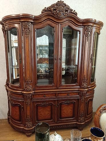 venera heykeli: Klassik üslubda vitrin-bufet - Material: təbii ağacdan hazırlanmış — 4