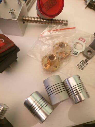 durujba matoru: Balaca mişar yığmaq üçün detallar və əlavə aksesuarlar. Mühərrik DC — 9