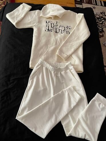 Çox gözel dest 50 m ayrı almaq istesez 20 m şalvar 30 kapşonlu qalın lalafo.az -da Çox gözel dest 50 m ayrı almaq istesez 20 m şalvar 30 kapşonlu qalın