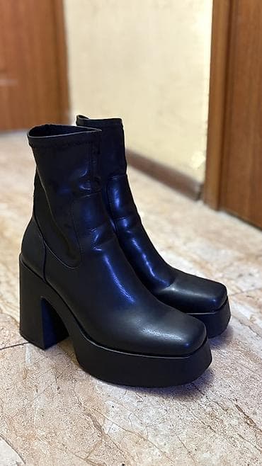 sapogi: Məhsul: Pull&Bear qadın platforma çəkmələri - Rəng: qara - Ölçü — 1