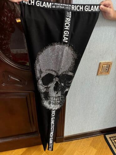 Şalvar tezedi.Lasin şalvardi.65 m aıinib 5manata vererem.cox rahatdi