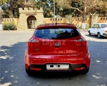 ilkin odenis 2000 azn olan masinlar: Kia Rio hatchback – parlaq qırmızı rəngli, kompakt və şəhər üçün ideal — 3