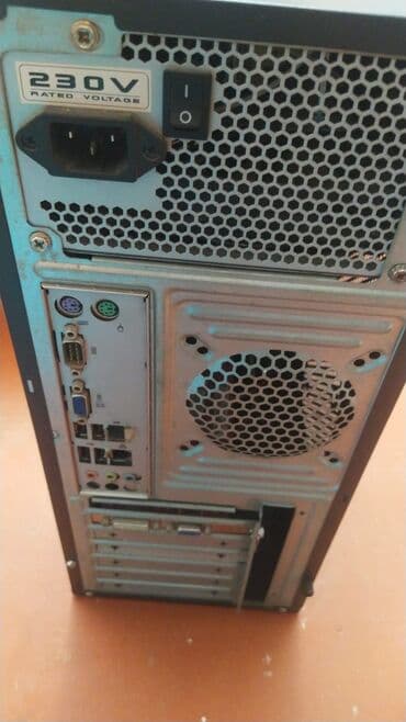 intel pentium: Masaüstü kompüter seti, siçanı yoxdur Tərkib: - LG Flatron monitor — 4