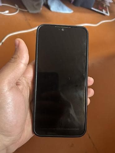 ronin s: Smartfon – damcı formalı ön kamera çıxıntısı olan tam ekran. - Ekran — 2