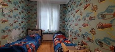 Genis isiqli menzildir sakit məhəllə həyətdə 2padvali var cambalkon