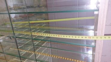 Avtoservis avadanlıqları: Şüşə qapıları olan vitrin, model avtomobillər kolleksiyasını səliqəli — 9