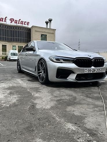 Nəqliyyat: BMW 5 Seriyası sedan – gümüş rəngdə, M paket vizual komplekti ilə — 5