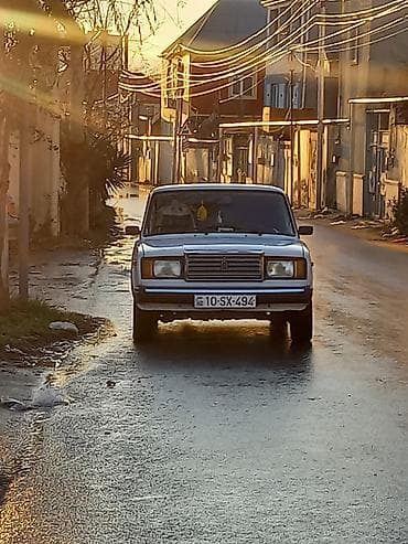 kia rio disk teker: VAZ 2107 sedan – ağ rəng, 4 qapı, arxa ötürücülü. Azərbaycan nömrə — 5