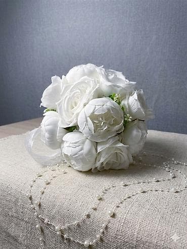 pion qiymeti: Ağ gül buketi – zərif və klassik dizayn - Tərkib: ağ qızılgül və pion — 1