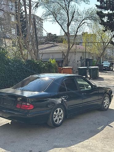 111 mətin: Mercedes-Benz E 270: 2.7 l | 2000 il Sedan — 7
