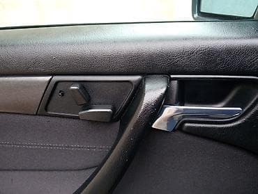 lexus rx 330: Mercedes-Benz C 180: 1.8 l | 1999 il Sedan — 7